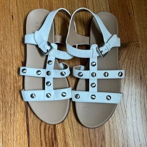 NATURALIZER Davi white studded sandals size 10